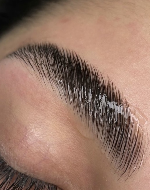 Laminado de cejas + Depilación + Tinte
